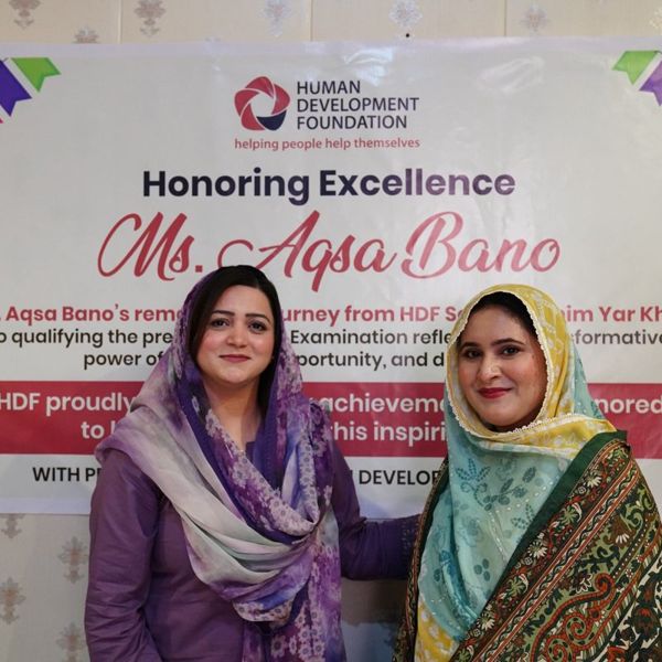 Aqsa Bano being honoured by HDF
